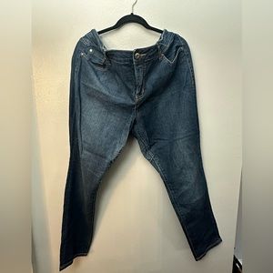 Torrid boot cut size 18 short jeans